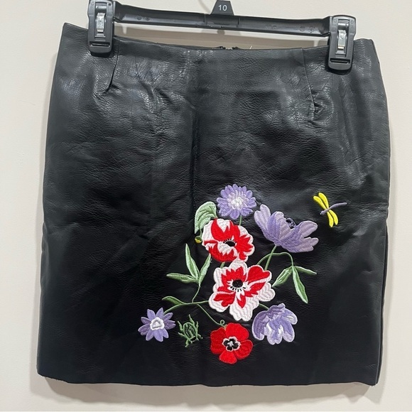 NWT H&M Viscose Skirt Size 6 Embroidered Floral Zip - Picture 7 of 8